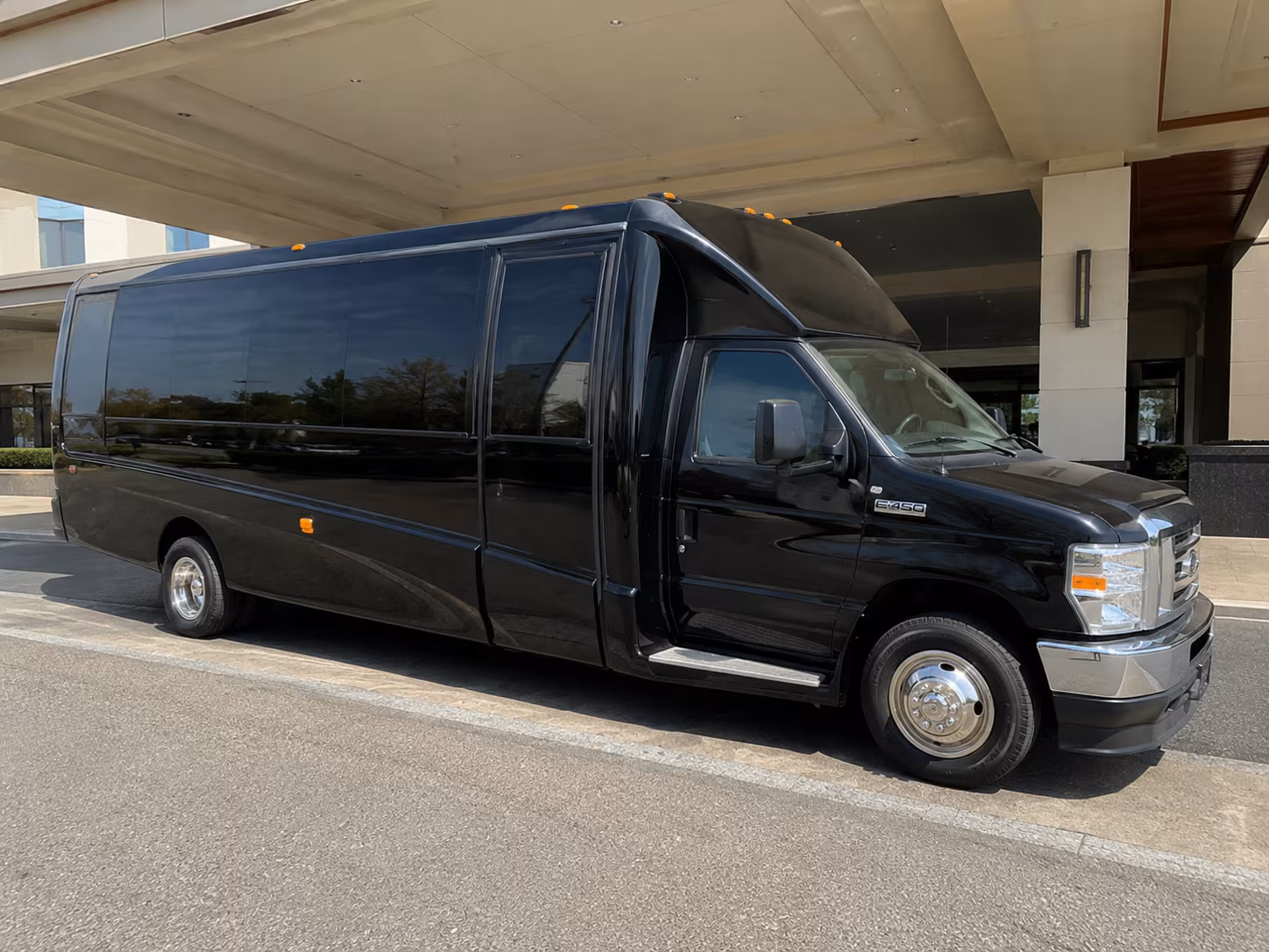 bridal party buses and sprinter vans for your hendersonville wedding day