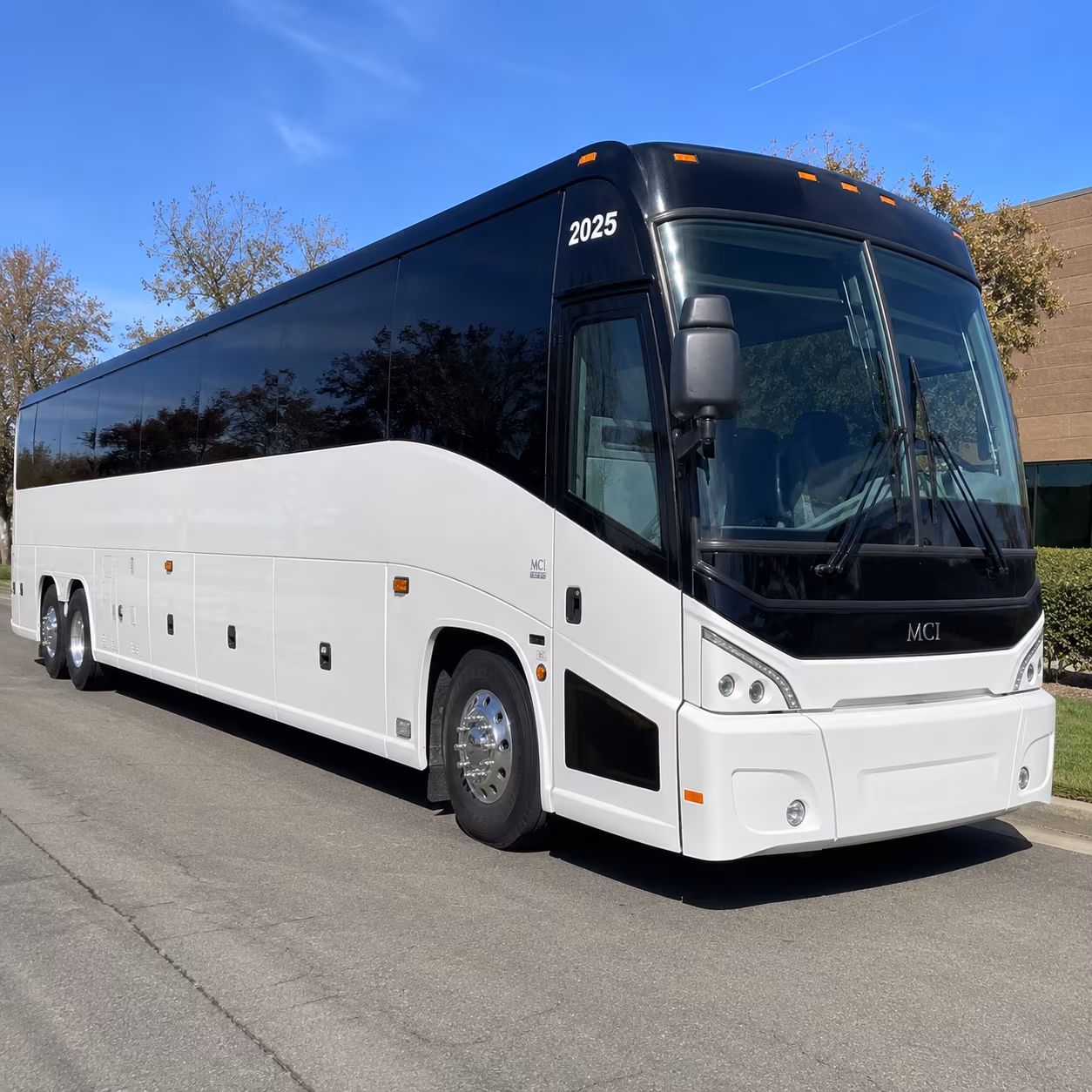 charter buses to nissan stadium and bridgestone arena from hendersonville