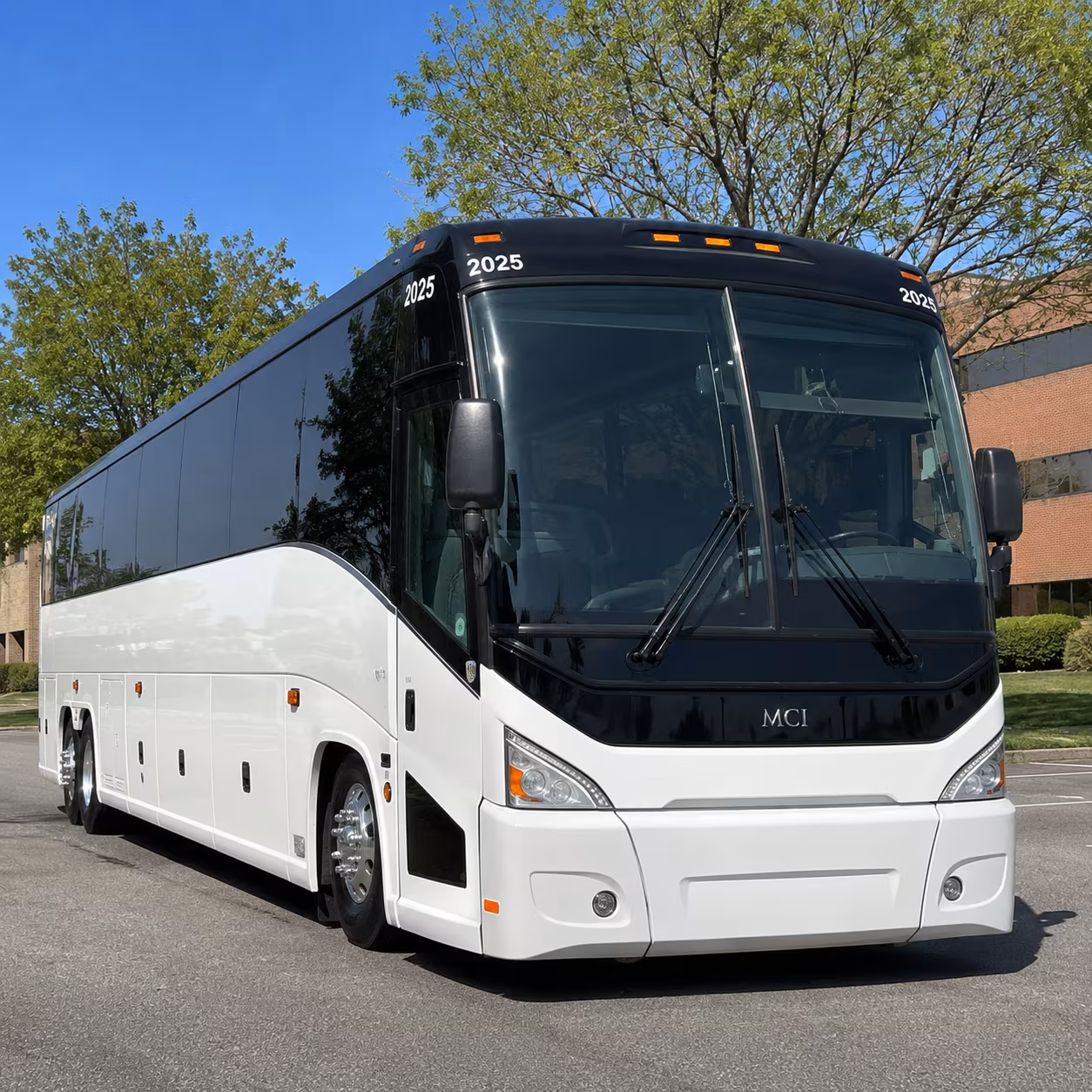 choosing the right bus size for your hendersonville corporate group