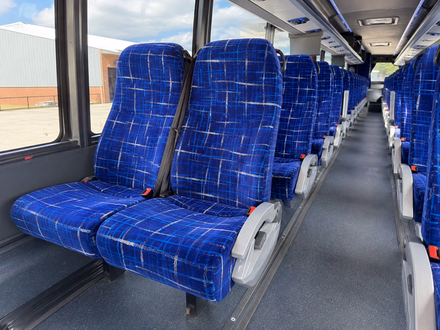 how the type of bus you choose changes the price in hendersonville tennessee