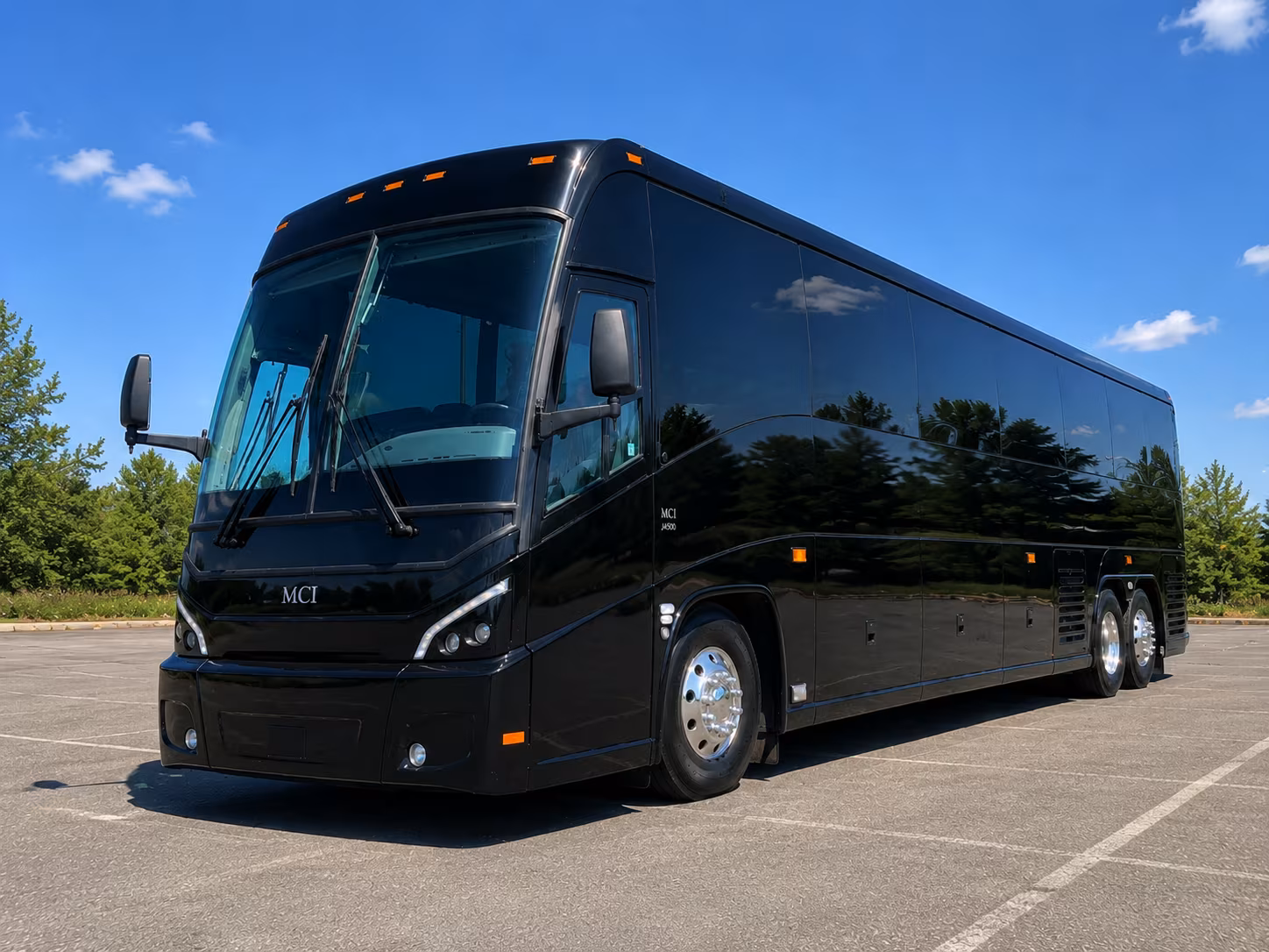 shuttle guests between old hickory lake venues and hendersonville hotels